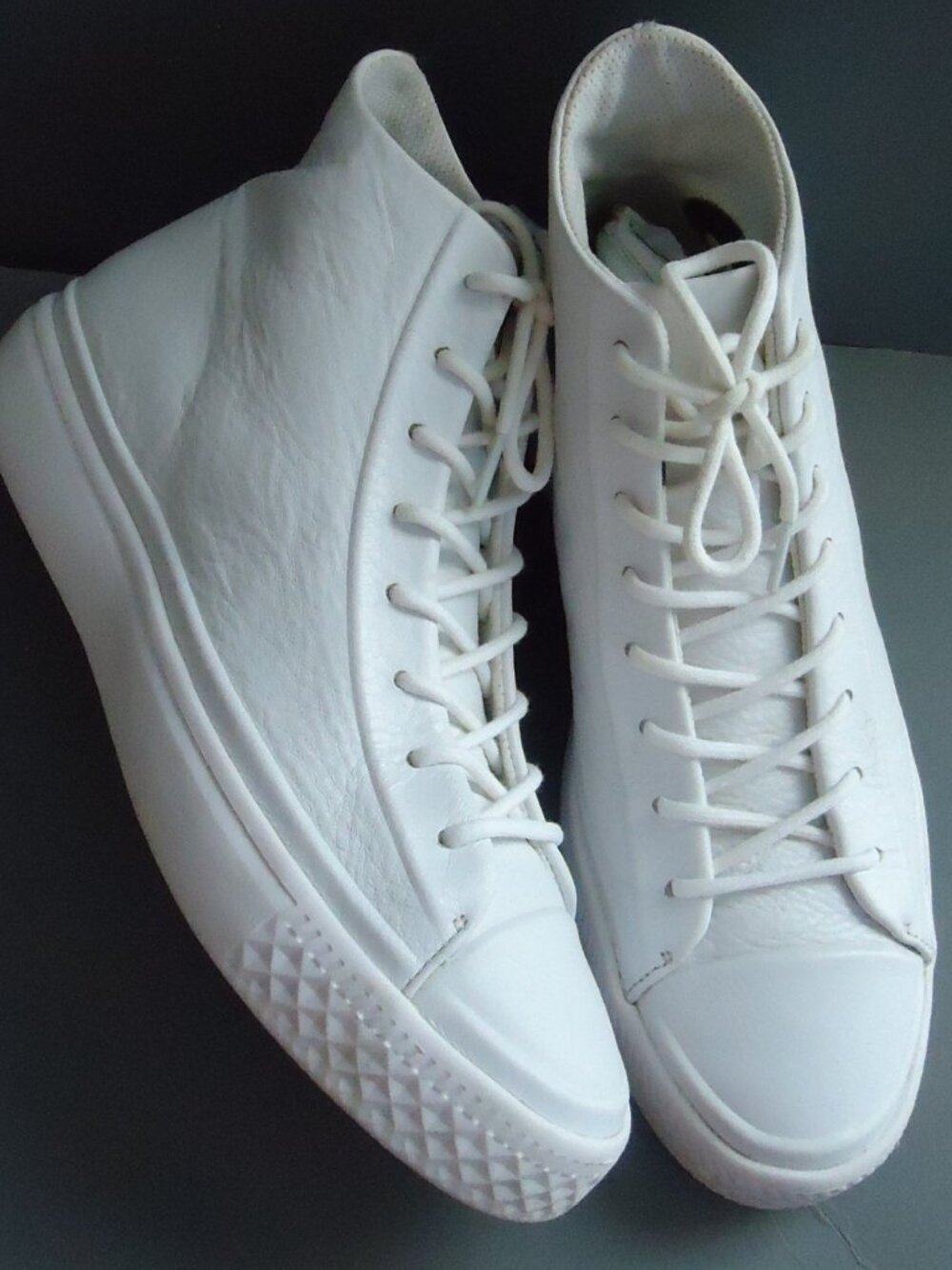 SIZE 9.5. Converse All Star men's leather high top sneakers shoes.